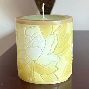 Moonally Santa Cruz Floral Embossed Candle